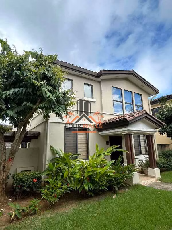 EN VENTA CASA EN HOWARD - LUJO Y CONFORT EN UN ENTORNO NATURAL