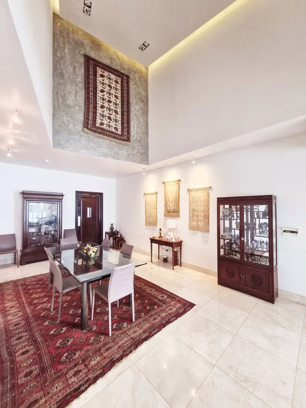 VITRI 463m2 4 recs, home cinema $979,000