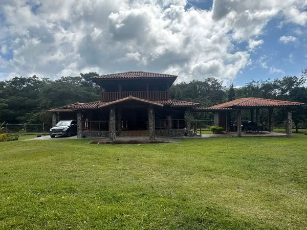 Venta de Casa en El Valle, El Pedregal, 3,975m2 de Terreno
