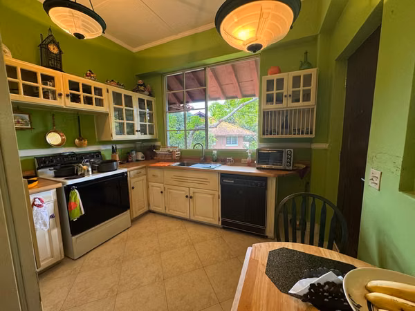 Spacious House for sale, Albrook