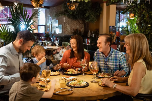FOR SALE, SUCCESSFUL ITALIAN SPECIALTY RESTAURANT, OPERATING, LOCATED IN A BUSY COMMERCIAL PLAZA