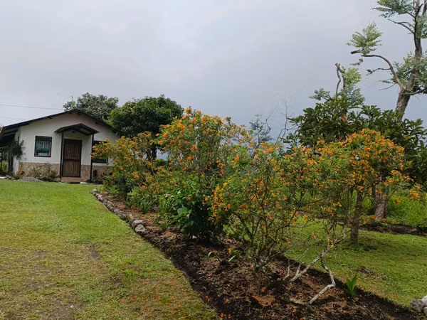 Venta Volcan Casa mas Local Comercial