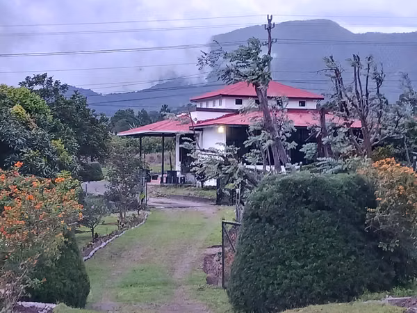 Venta Volcan Casa mas Local Comercial