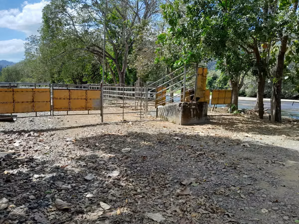 SE VENDE FINCA EN TONOSI (RÍO TONOSI POR EL MEDIO)