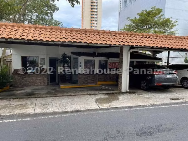 Venta de Casa con 420 m2 de Terreno en San Francisco 26-3313GG