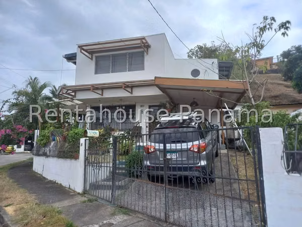 Venta de Casa con 350 m2 de Terreno en Betania 25-3230GG
