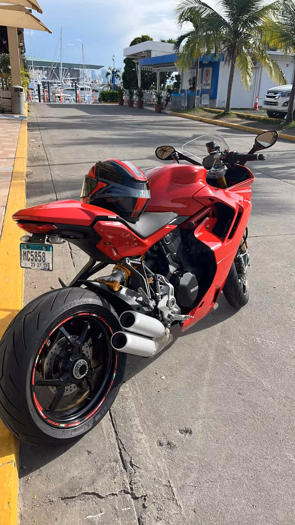 Ducati Supersport 950S