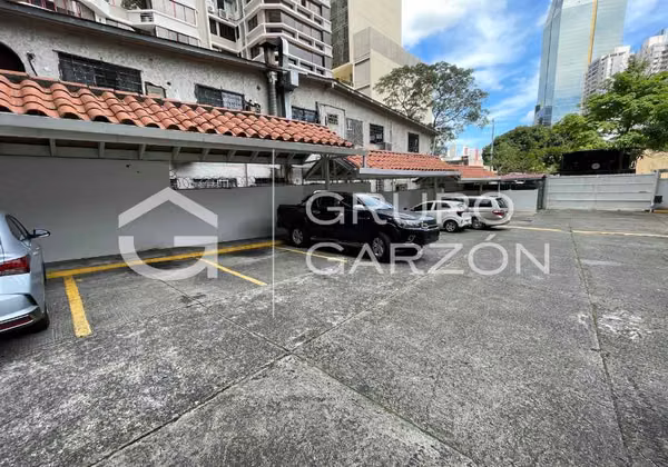 Furnished and remodeled apartment for sale in Balboa Avenue (PH Condesa del Mar)