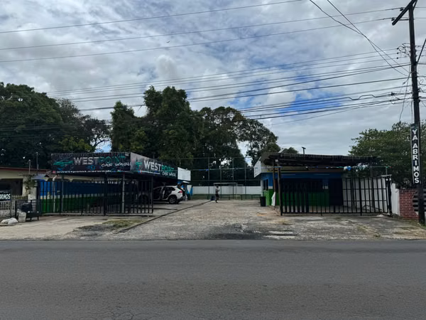 Venta de Terreno 1000 metros con Locales Comerciales