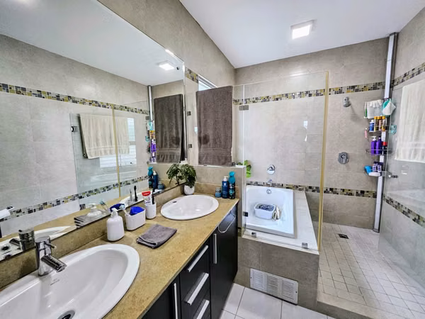 VENTA DE CASA EN DORADO VILLAGE EN CONDADO DEL REY