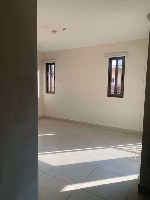 BANK SELLS HOUSE IN PH SF WOODLANDS