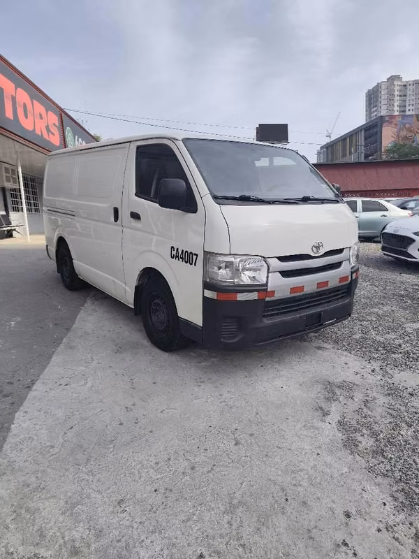 Toyota Hiace 2017