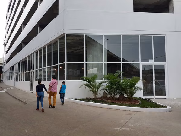 ALQUILER LOCAL COMERCIAL EN PLANTA BAJA A PASOS DE LA 5 DE MAYO