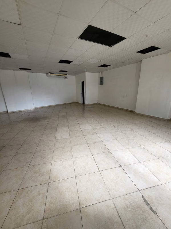 ALQUILER LOCAL COMERCIAL EN PLANTA BAJA A PASOS DE LA 5 DE MAYO