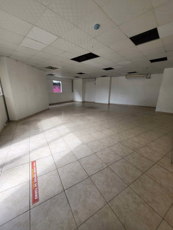 ALQUILER LOCAL COMERCIAL EN PLANTA BAJA A PASOS DE LA 5 DE MAYO