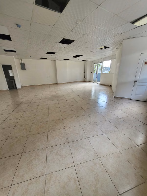 ALQUILER LOCAL COMERCIAL EN PLANTA BAJA A PASOS DE LA 5 DE MAYO