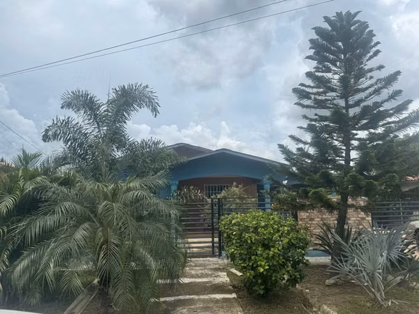 For sale house in Nata, 250 mts2 from Interamericana highway, 3 bedrooms $75,000