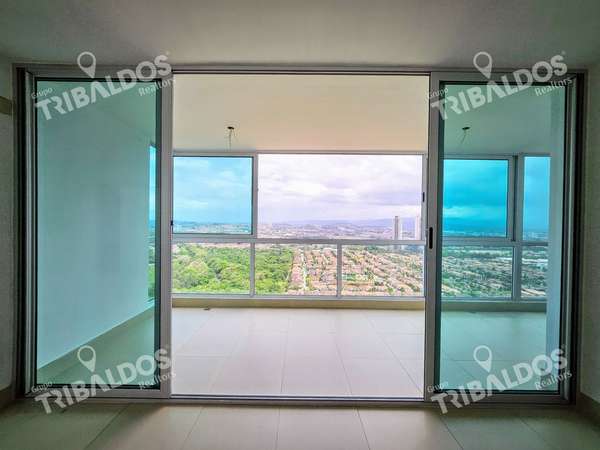 APARTMENT FOR SALE IN PH BREEZE IN COSTA DEL ESTE