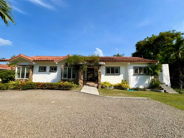 BOAT TIP HOUSE FOR SALE