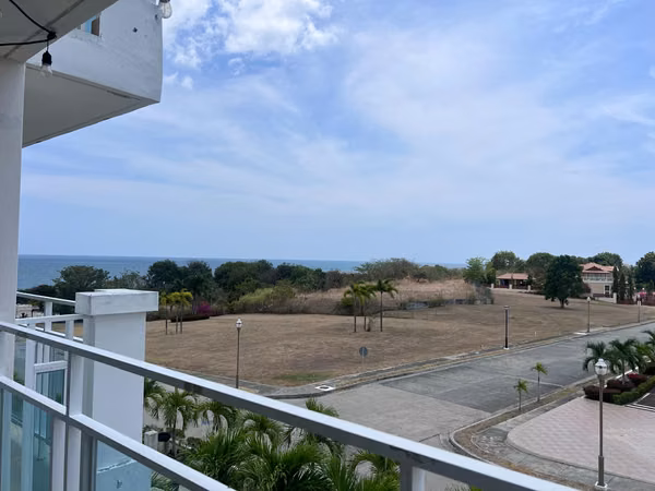 2 Bedroom/2 Fontenella apartment bath located in San Carlos