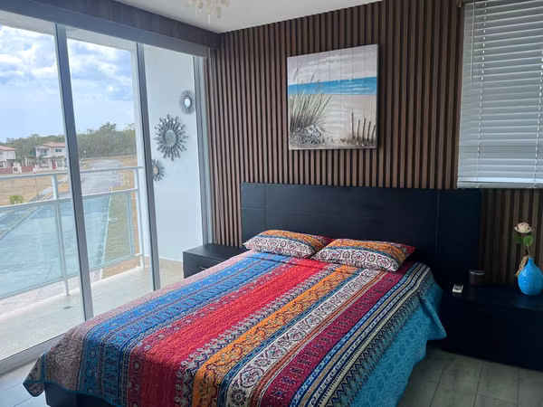 2 Bedroom/2 Fontenella apartment bath located in San Carlos