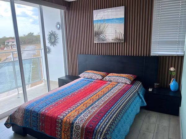 2 Bedroom/2 Fontenella apartment bath located in San Carlos