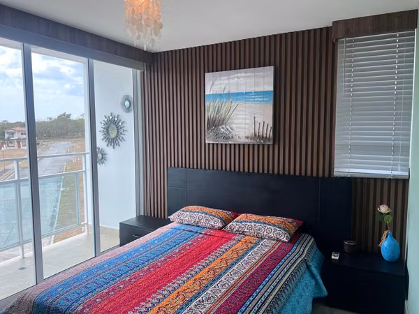 2 Bedroom/2 Fontenella apartment bath located in San Carlos