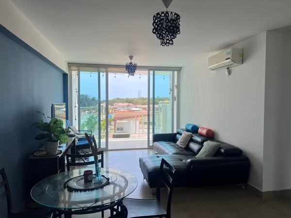 2 Bedroom/2 Fontenella apartment bath located in San Carlos