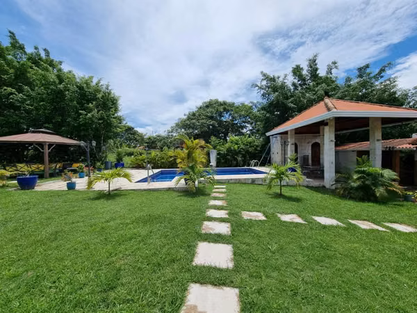 Complejo Privado de 3 Casas con Piscina en Coronado