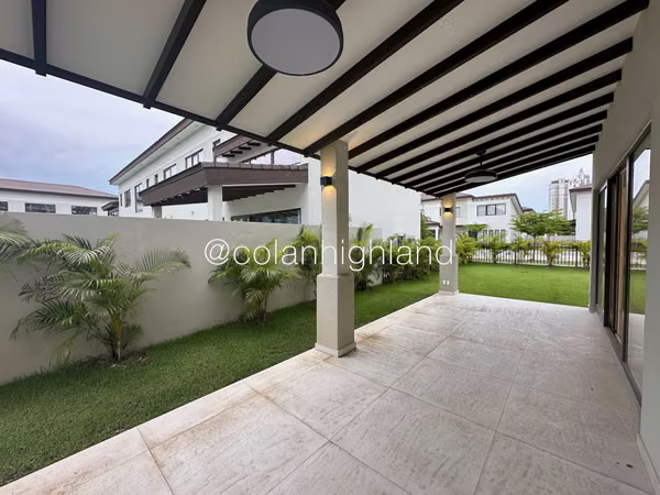 Venta Casa Unifamiliar de 688.38 m2 de Terreno en The Woods, Santa Maria