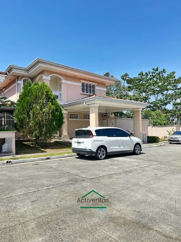 Casa Unifamiliar en Venta en PH Altos del Country 2000