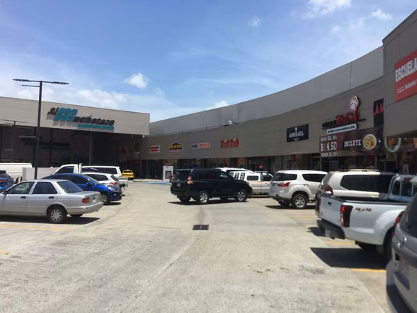 PLAZA NUEVO TOCUMEN ALQUILO LOCAL 141 M2 PLANTA BAJA $2,850