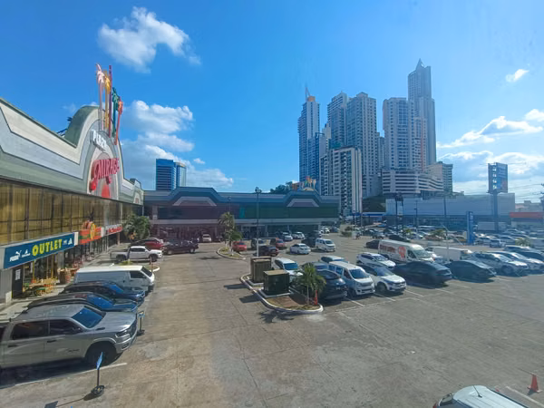 Premises for Sale or Rent in Plaza Mirage, El Dorado