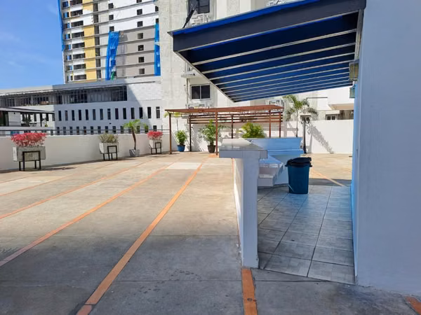 SE VENDE CÓMODO APARTAMENTO A UNA CUADRA DE AVENIDA BALBOA