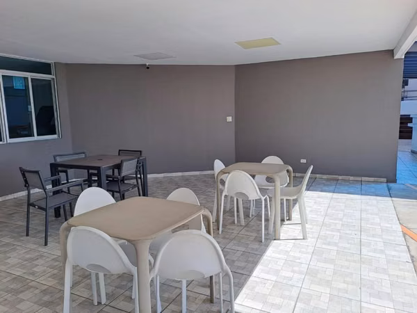 SE VENDE CÓMODO APARTAMENTO A UNA CUADRA DE AVENIDA BALBOA