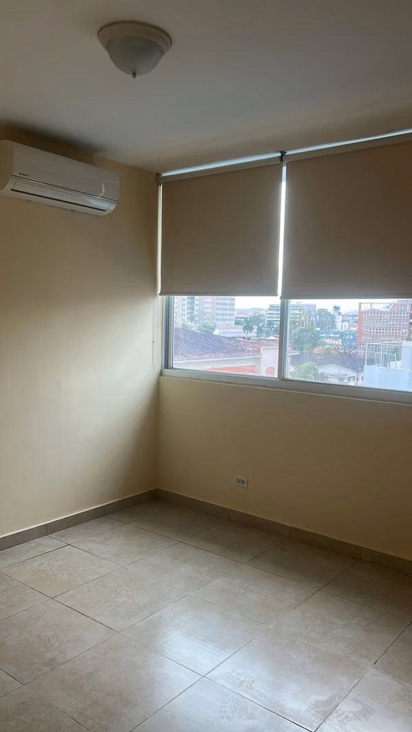 SE VENDE CÓMODO APARTAMENTO A UNA CUADRA DE AVENIDA BALBOA