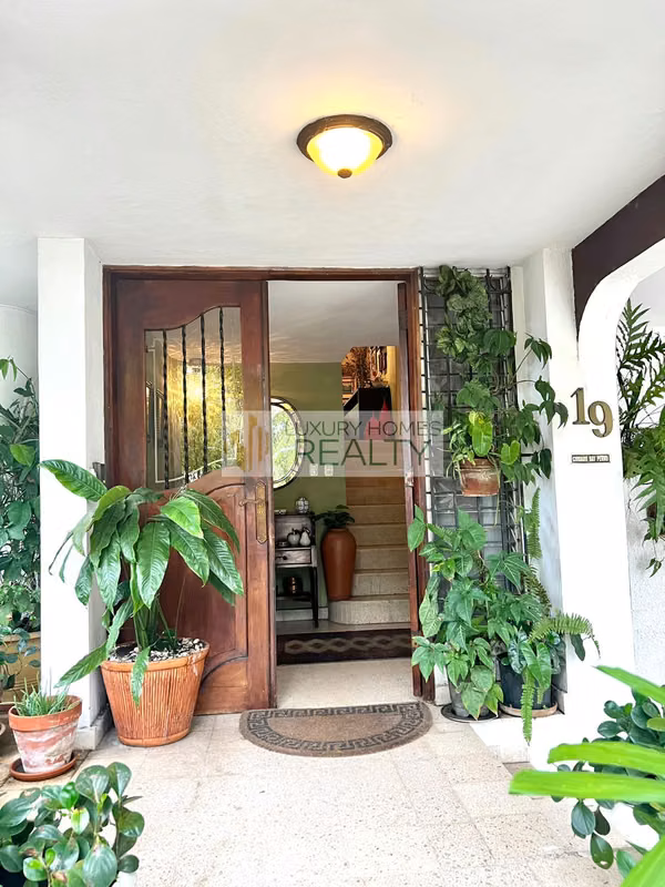 Vendo Casa de 3 niveles en Hato Pintado
