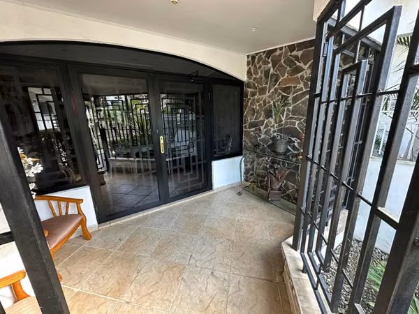 HOUSE FOR SALE IN EL BOSQUE URBANIZATION