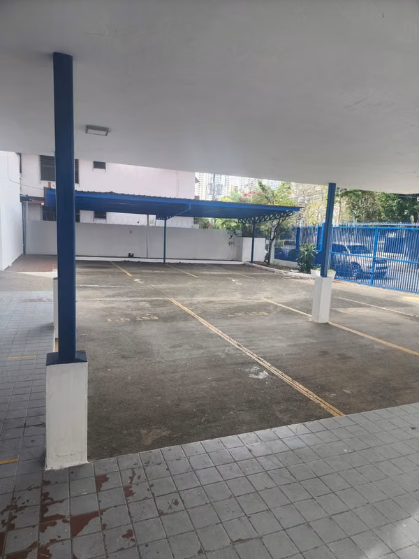 COMMERCIAL BUILDING FOR RENT IN LA ALAMEDA!