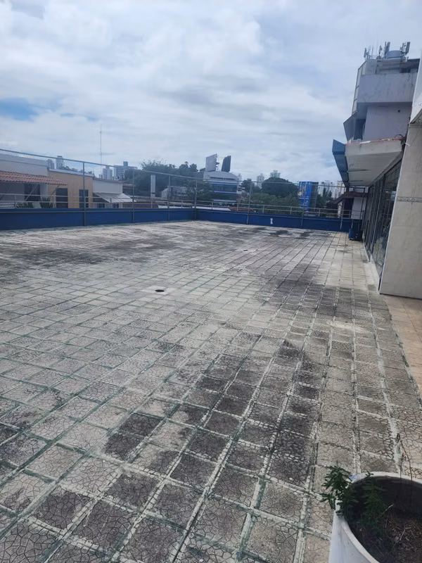 COMMERCIAL BUILDING FOR RENT IN LA ALAMEDA!