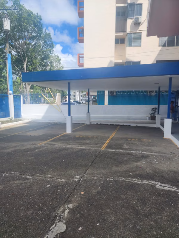 COMMERCIAL BUILDING FOR RENT IN LA ALAMEDA!