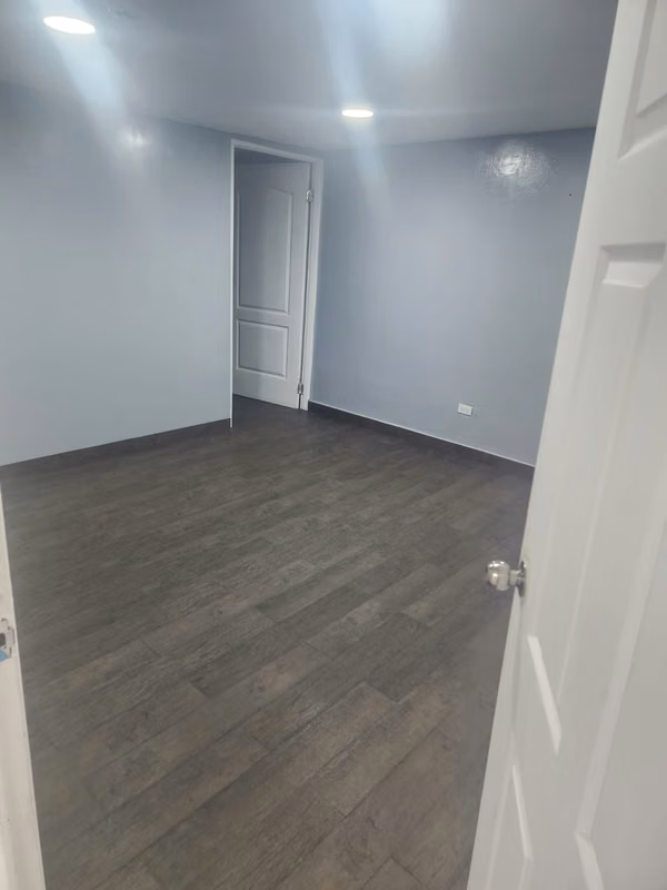 COMMERCIAL BUILDING FOR RENT IN LA ALAMEDA!
