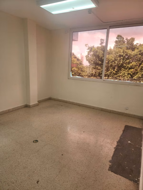 COMMERCIAL BUILDING FOR RENT IN LA ALAMEDA!