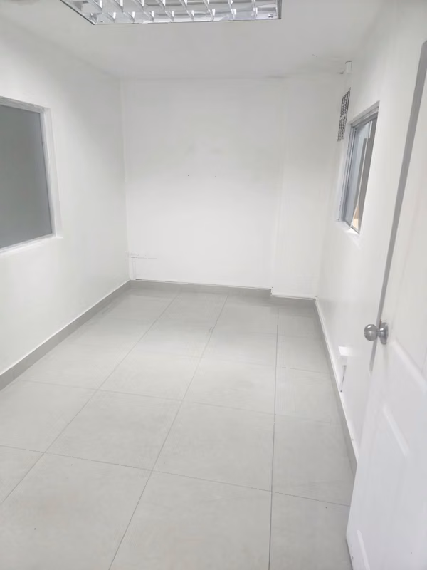 COMMERCIAL BUILDING FOR RENT IN LA ALAMEDA!