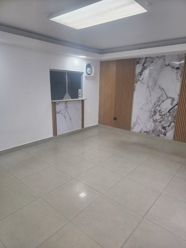 COMMERCIAL BUILDING FOR RENT IN LA ALAMEDA!