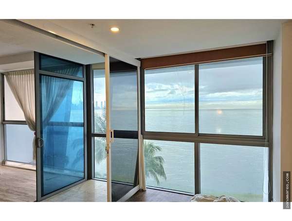 Grand Tower M.a. Frente Al Mar - Punta Pacifica - Oportunidad — Apartamento en Venta