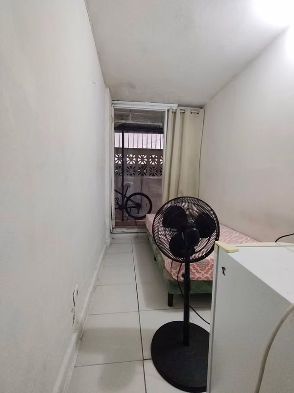 NICE ROOM CLOSE TO EST METRO CARMEN CHURCH