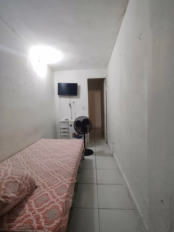 NICE ROOM CLOSE TO EST METRO CARMEN CHURCH