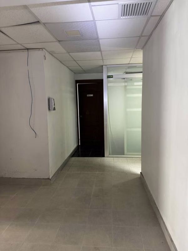 Local Offices ,HIGH VIEW SPA or DIstributor  in Marbella - 260 m2 - High Visibility - 3 Connected Offices