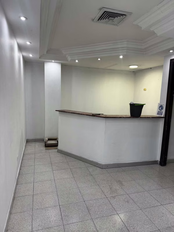 Local Offices ,HIGH VIEW SPA or DIstributor  in Marbella - 260 m2 - High Visibility - 3 Connected Offices